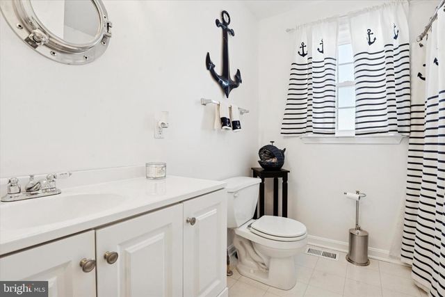 815 CHESTNUT HILL RD, Parkesburg, PA 19365