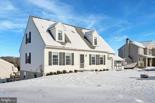 815 CHESTNUT HILL RD, Parkesburg, PA 19365