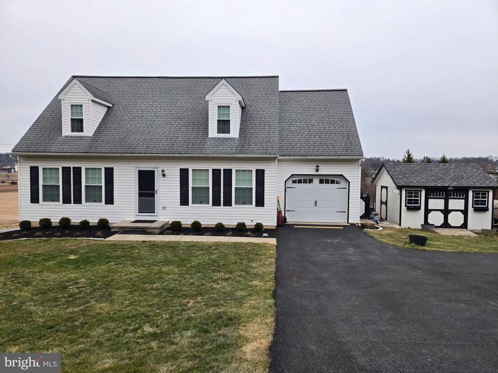 815 CHESTNUT HILL RD, Parkesburg, PA 19365