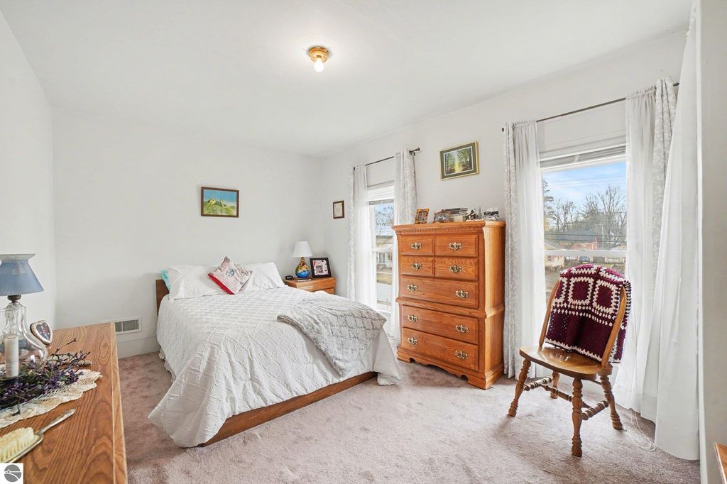 Image 11 of property listing at 214/216 N Pine Street, St Louis, MI 48880