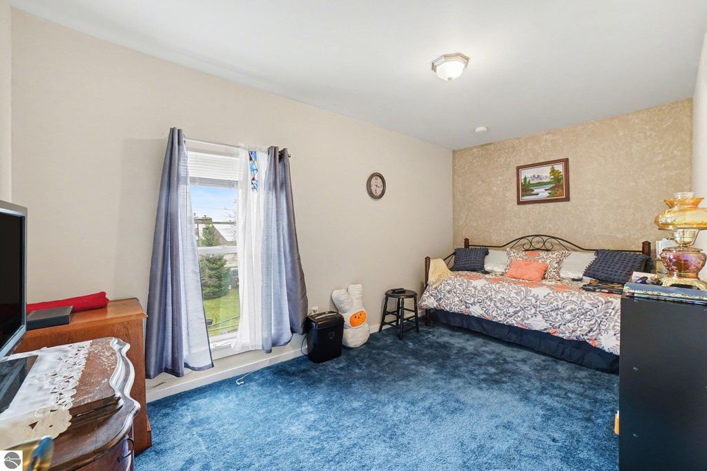 Image 12 of property listing at 214/216 N Pine Street, St Louis, MI 48880