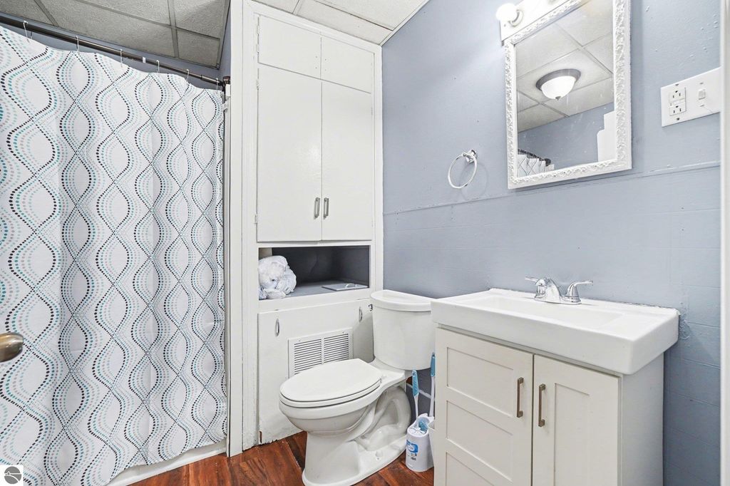 Image 17 of property listing at 214/216 N Pine Street, St Louis, MI 48880