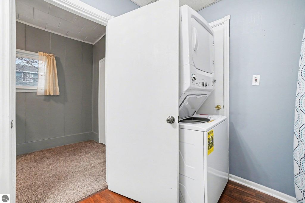 Image 18 of property listing at 214/216 N Pine Street, St Louis, MI 48880