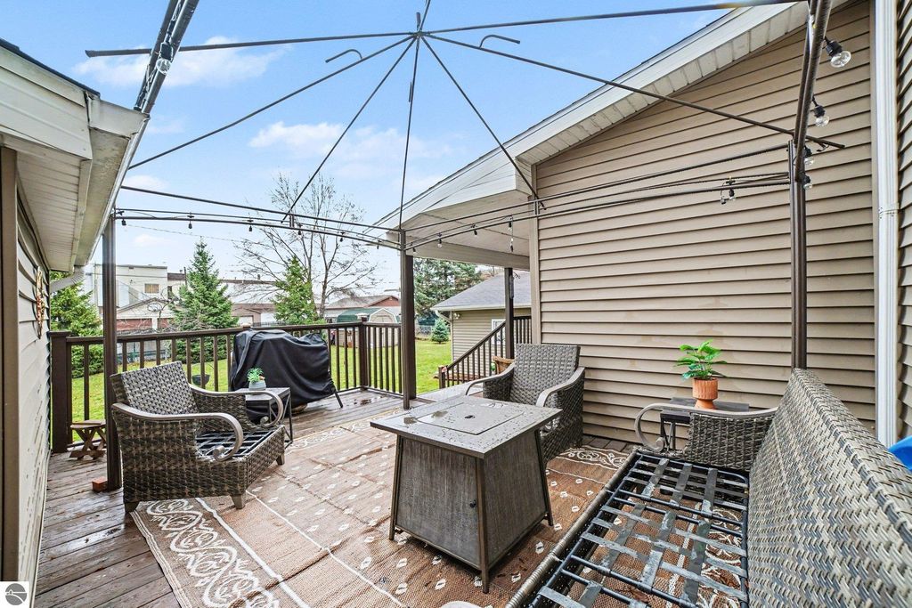 Image 21 of property listing at 214/216 N Pine Street, St Louis, MI 48880