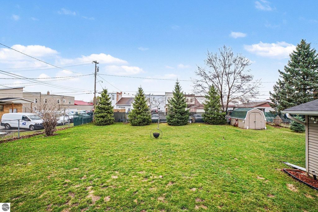 Image 22 of property listing at 214/216 N Pine Street, St Louis, MI 48880