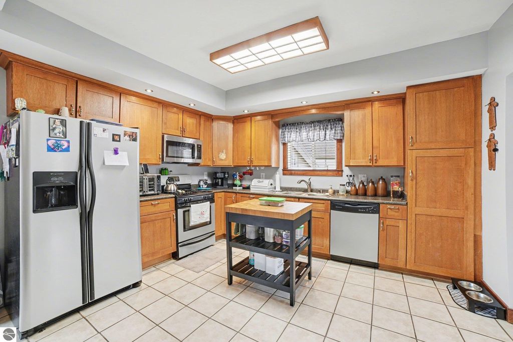 Image 7 of property listing at 214/216 N Pine Street, St Louis, MI 48880