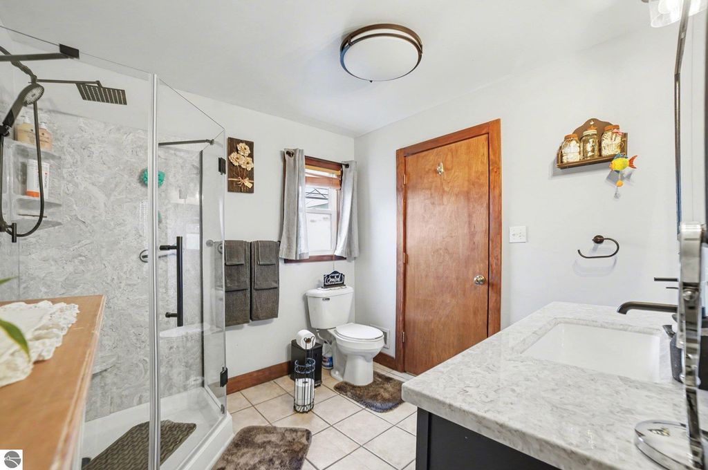 Image 9 of property listing at 214/216 N Pine Street, St Louis, MI 48880