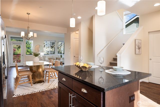 2381 25th Avenue NE, Issaquah, WA 98029