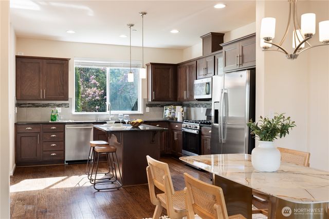 2381 25th Avenue NE, Issaquah, WA 98029
