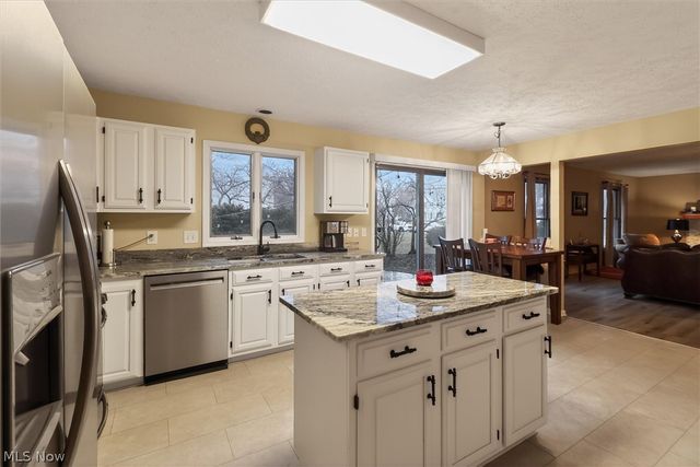 648 Landerwood Lane, Avon Lake, OH 44012