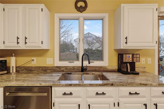 648 Landerwood Lane, Avon Lake, OH 44012