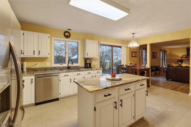 648 Landerwood Lane, Avon Lake, OH 44012