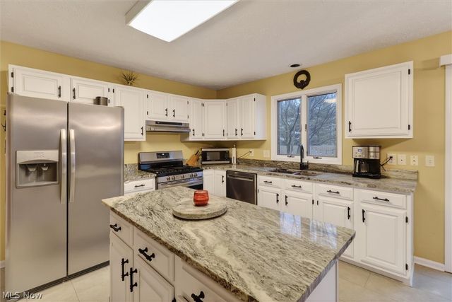 648 Landerwood Lane, Avon Lake, OH 44012