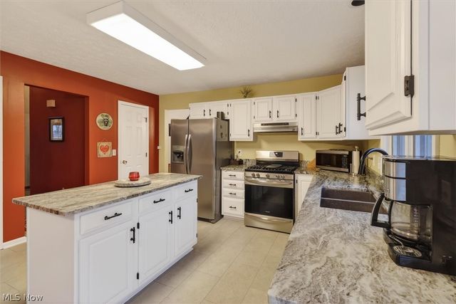 648 Landerwood Lane, Avon Lake, OH 44012