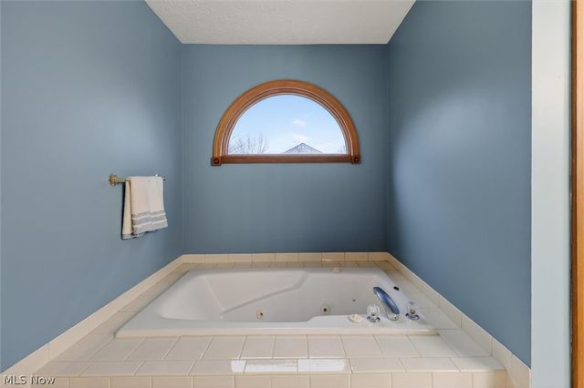 648 Landerwood Lane, Avon Lake, OH 44012