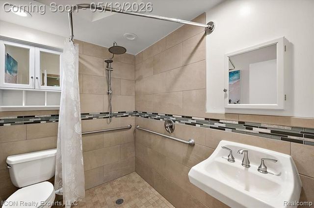 2720 Bridle Road, Bloomfield Hills, MI 48304