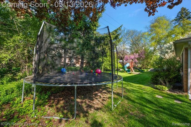 2720 Bridle Road, Bloomfield Hills, MI 48304