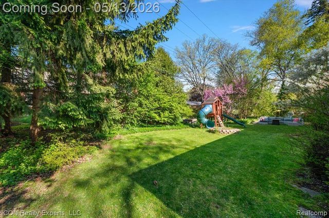 2720 Bridle Road, Bloomfield Hills, MI 48304