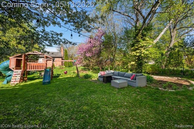 2720 Bridle Road, Bloomfield Hills, MI 48304