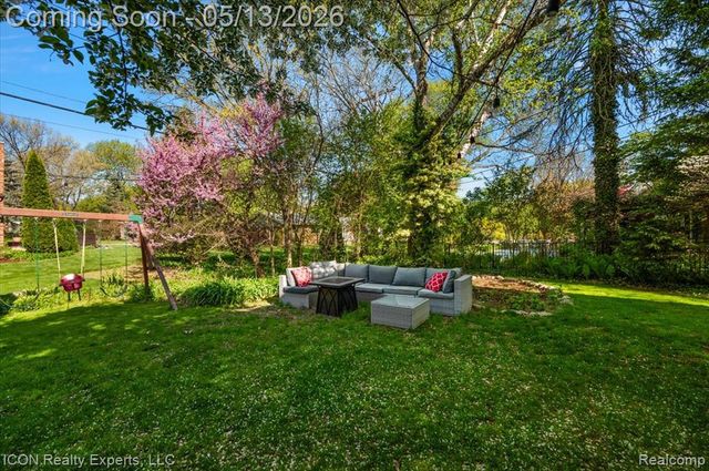 2720 Bridle Road, Bloomfield Hills, MI 48304