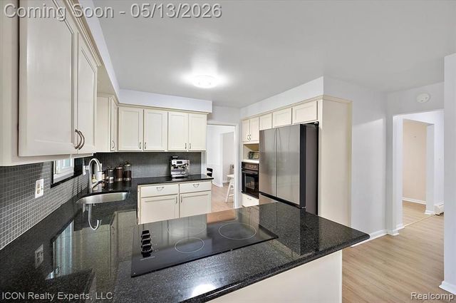 2720 Bridle Road, Bloomfield Hills, MI 48304