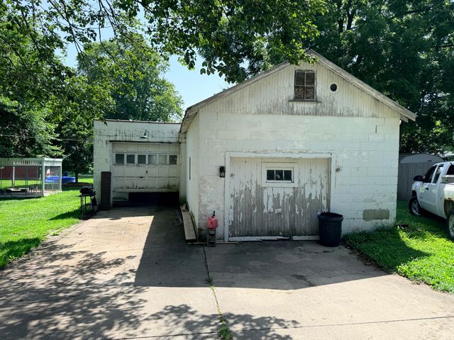 208 W Sigler Street, Hebron, IN 46341