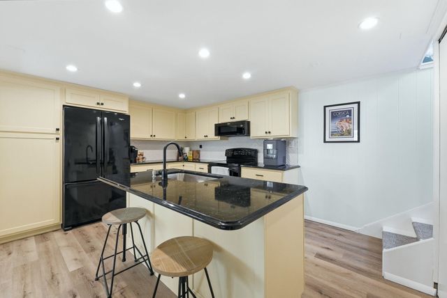 140 Lane 221BA Hamilton Lk, Hamilton, IN 46742