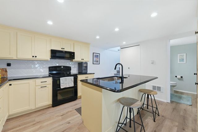 140 Lane 221BA Hamilton Lk, Hamilton, IN 46742