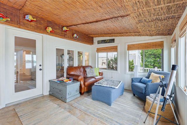 140 Lane 221BA Hamilton Lk, Hamilton, IN 46742