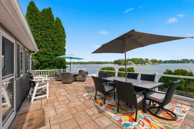140 Lane 221BA Hamilton Lk, Hamilton, IN 46742