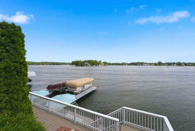 140 Lane 221BA Hamilton Lk, Hamilton, IN 46742