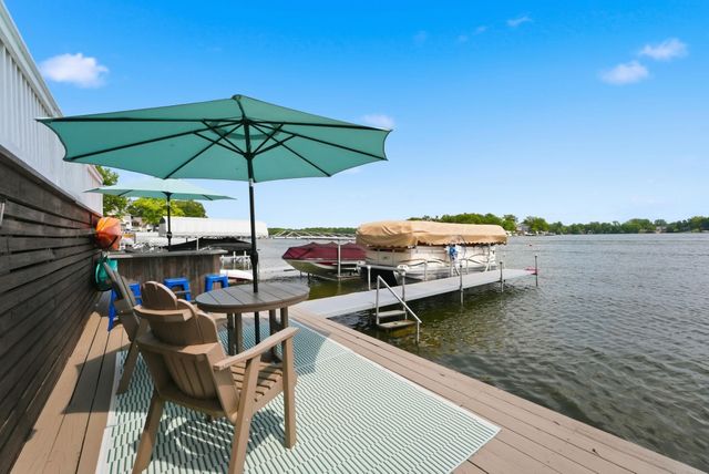 140 Lane 221BA Hamilton Lk, Hamilton, IN 46742