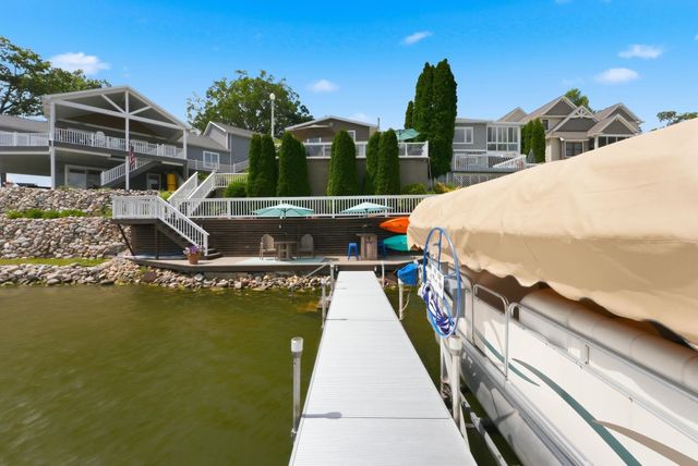 140 Lane 221BA Hamilton Lk, Hamilton, IN 46742