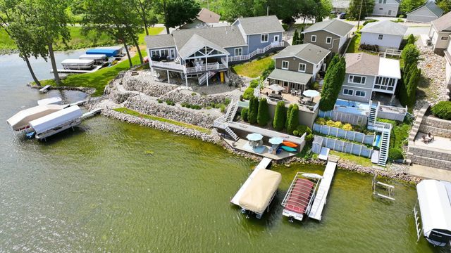 140 Lane 221BA Hamilton Lk, Hamilton, IN 46742