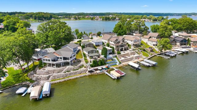140 Lane 221BA Hamilton Lk, Hamilton, IN 46742