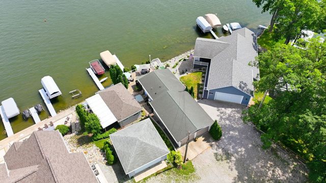 140 Lane 221BA Hamilton Lk, Hamilton, IN 46742