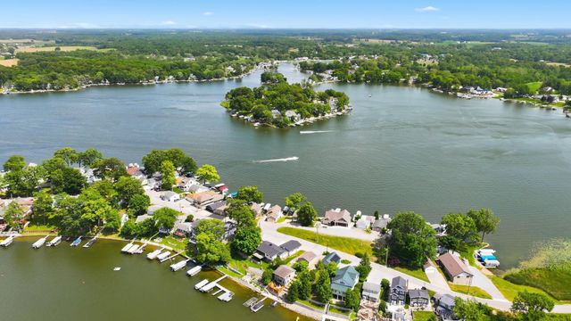 140 Lane 221BA Hamilton Lk, Hamilton, IN 46742