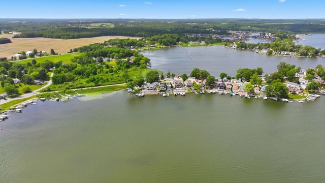 140 Lane 221BA Hamilton Lk, Hamilton, IN 46742