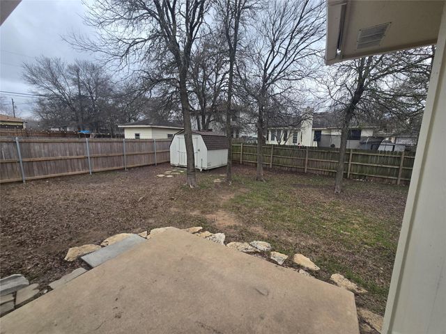 103 Hummingbird CT, Cedar Creek, TX 78612