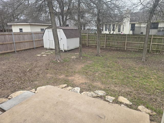 103 Hummingbird CT, Cedar Creek, TX 78612