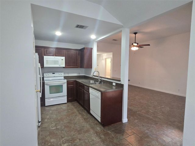 103 Hummingbird CT, Cedar Creek, TX 78612