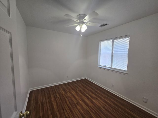 103 Hummingbird CT, Cedar Creek, TX 78612