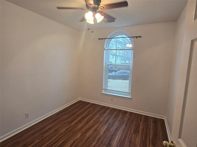 103 Hummingbird CT, Cedar Creek, TX 78612