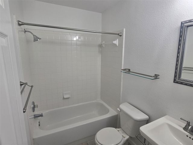 103 Hummingbird CT, Cedar Creek, TX 78612