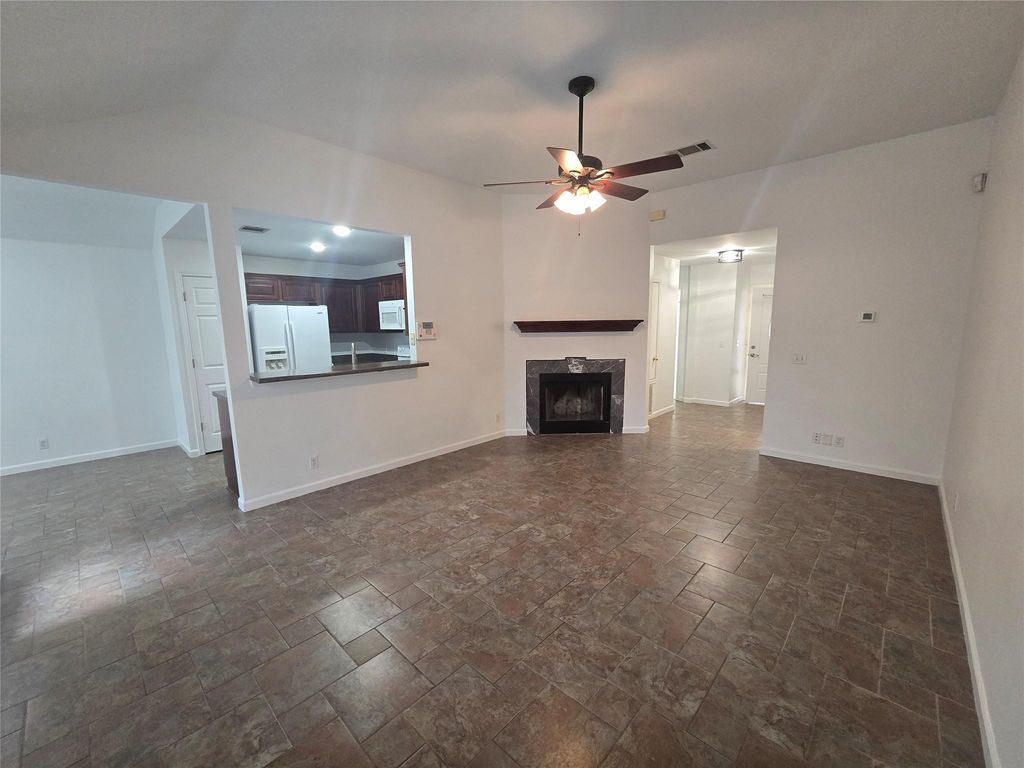 103 Hummingbird CT, Cedar Creek, TX 78612