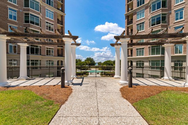 222 S Plaza Court, Mount Pleasant, SC 29464