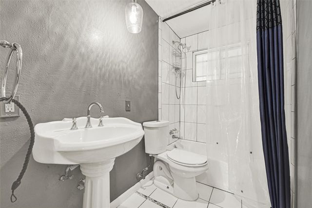 6319 Bluestone Drive, Houston, TX 77016