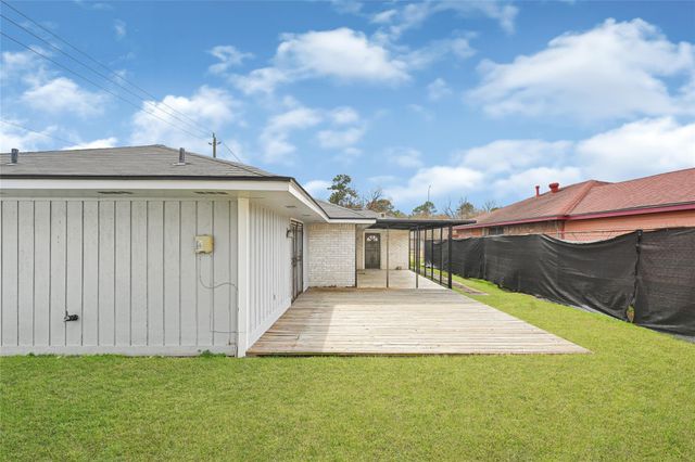 6319 Bluestone Drive, Houston, TX 77016