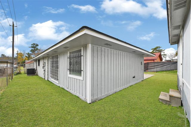 6319 Bluestone Drive, Houston, TX 77016