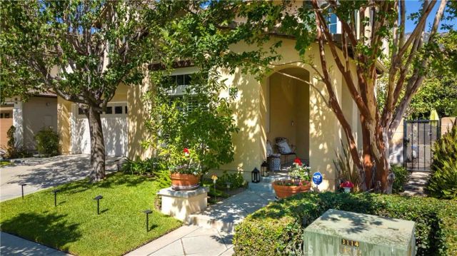 22 Mossdale Court, Azusa, CA 91702